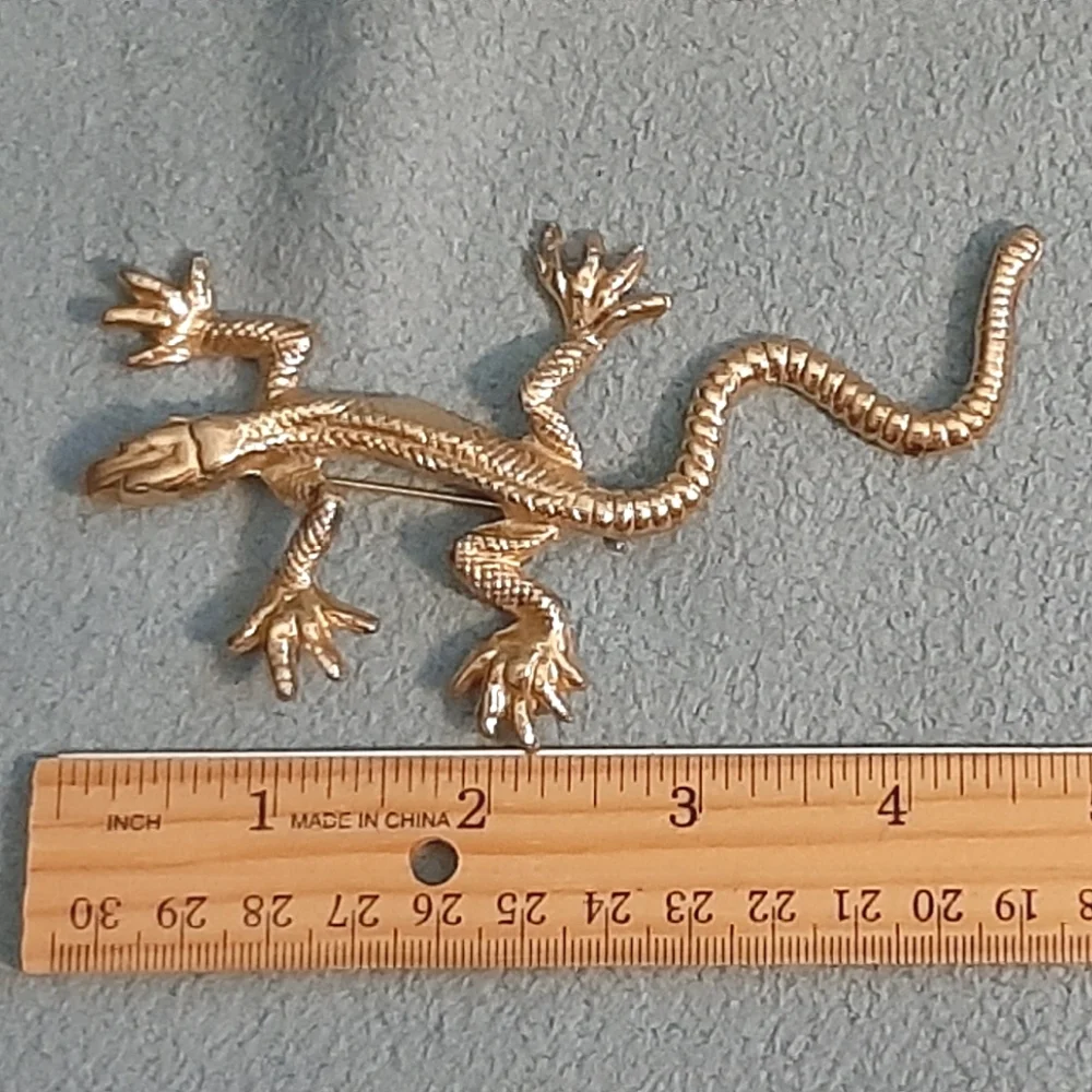 Gold Lizard 🦎 Brooch